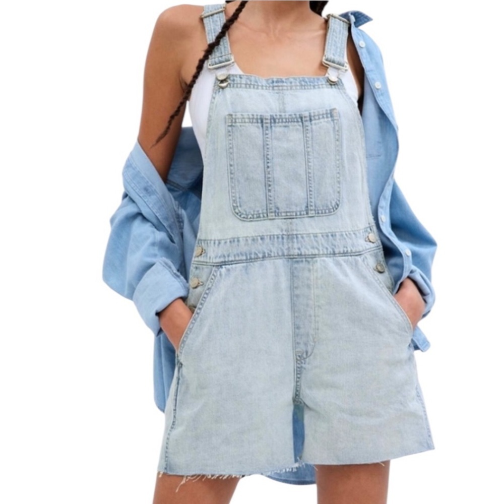 Gap slouchy shorta light wash denim shortalls with raw hem 2023